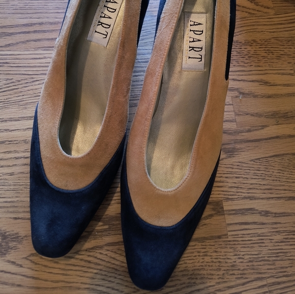 Vintage 80s Suede Pump Blue and Tan Made in Spain Size 9 - Picture 3 of 15
